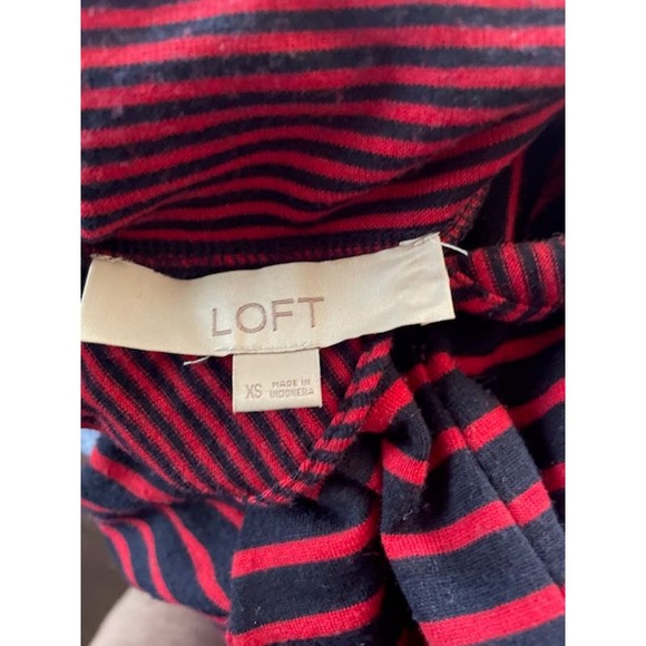 Loft Size X-Small Mock Turtleneck Top w/ Cap Sleeves Red Blue - Picture 3 of 4